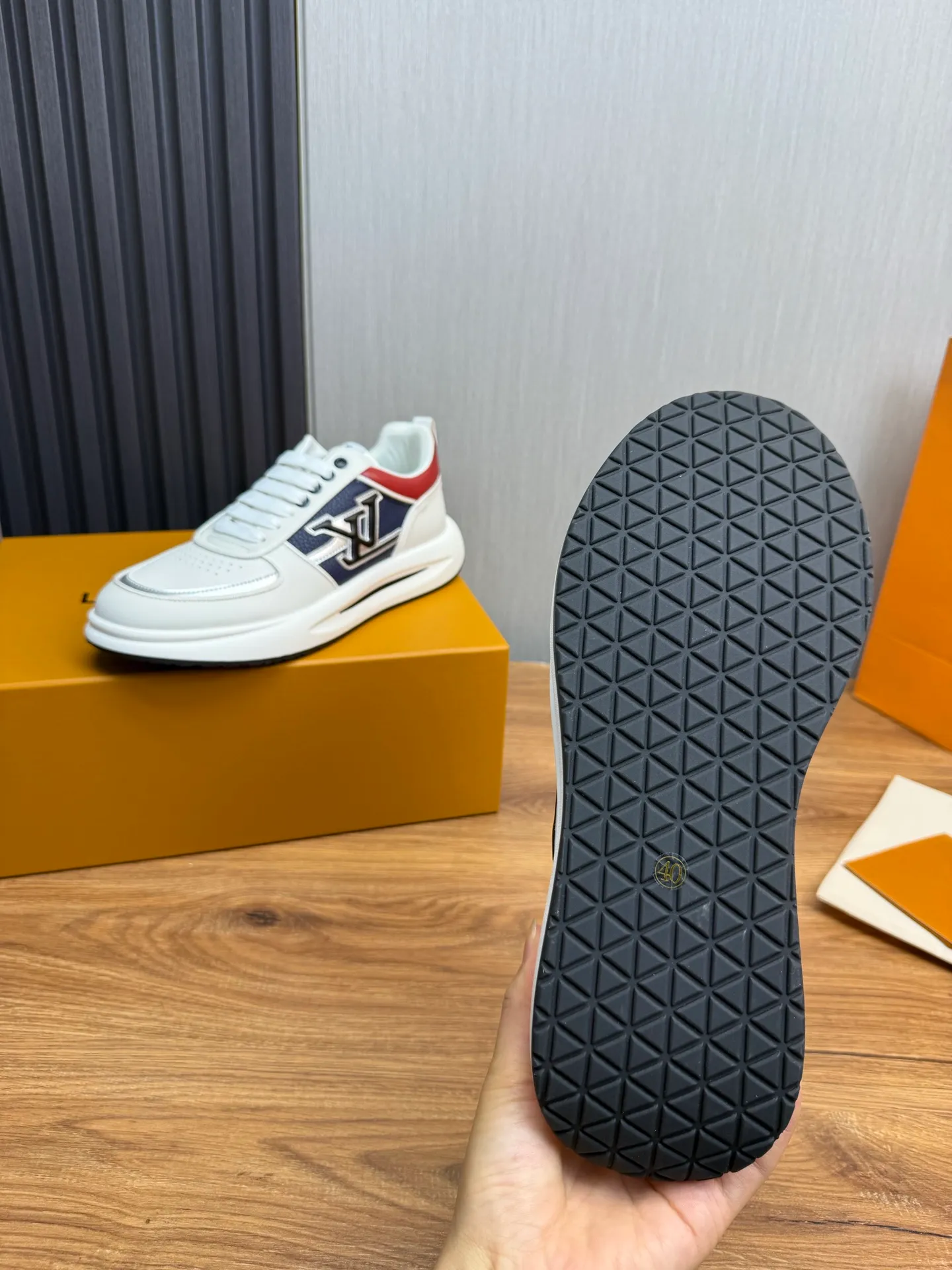 Men's shoes 💰820💰 Lv. Top purchasing agent 🇮🇹 Louis Vuitton, sports shoes counter synchronization, uppers imported from Italy, high-quality splicing and complex handicrafts, imported mesh pads are soft and comfortable, soles: original factory special soles, TPU exclusive movable molded soles super comfortable, original factory single goods, 🔍🔍high quality, you can enter and exit the counter at will, welcome to compare, code number 38-44 (Customized 38.45)
